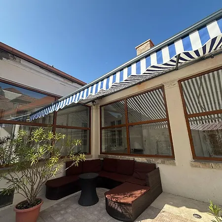 Apartment Lola Eger