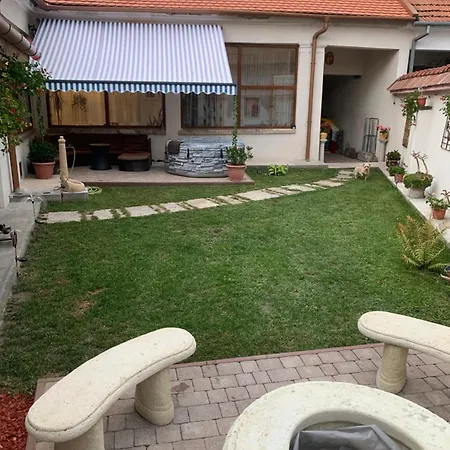 Apartment Lola Eger