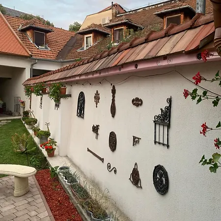 Apartment Lola Eger